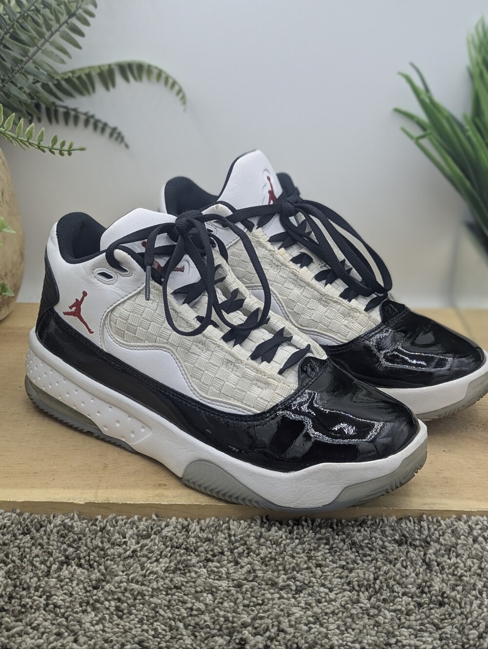 Jordan Aura 2 Leather Youth Size 6 Women's Size 7.5 Sports Shoes Walking